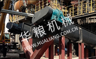 Waste incinerator feeding and discharging conveyor line discharging equipment